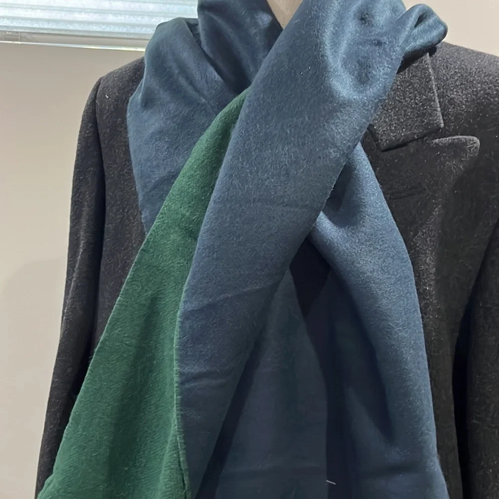 NEW Jos A Bank reversible scarf blue green